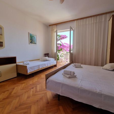 Rooms Gordy In The Center Novalja With Pool Buitenkant foto