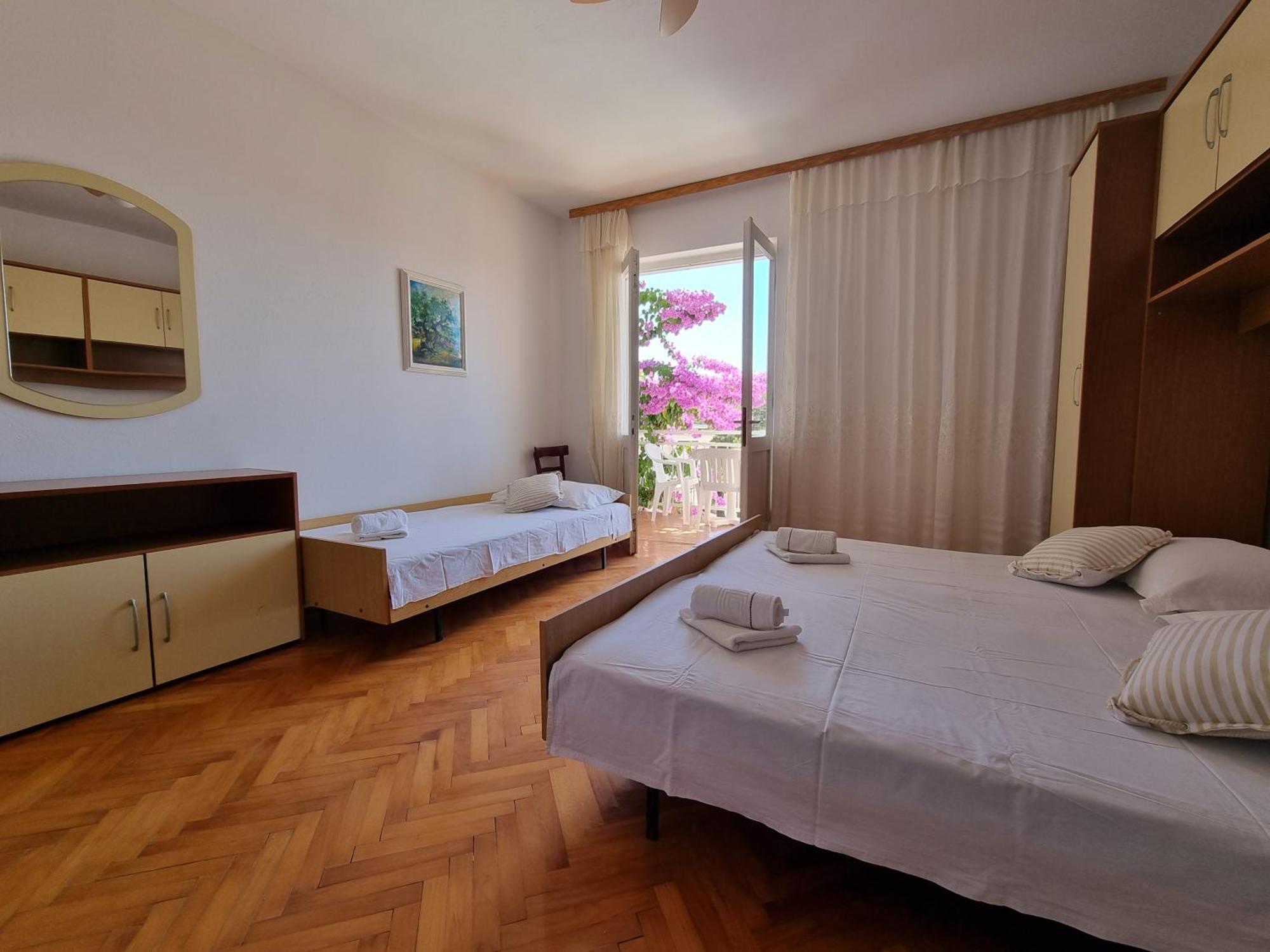 Rooms Gordy In The Center Novalja With Pool Buitenkant foto