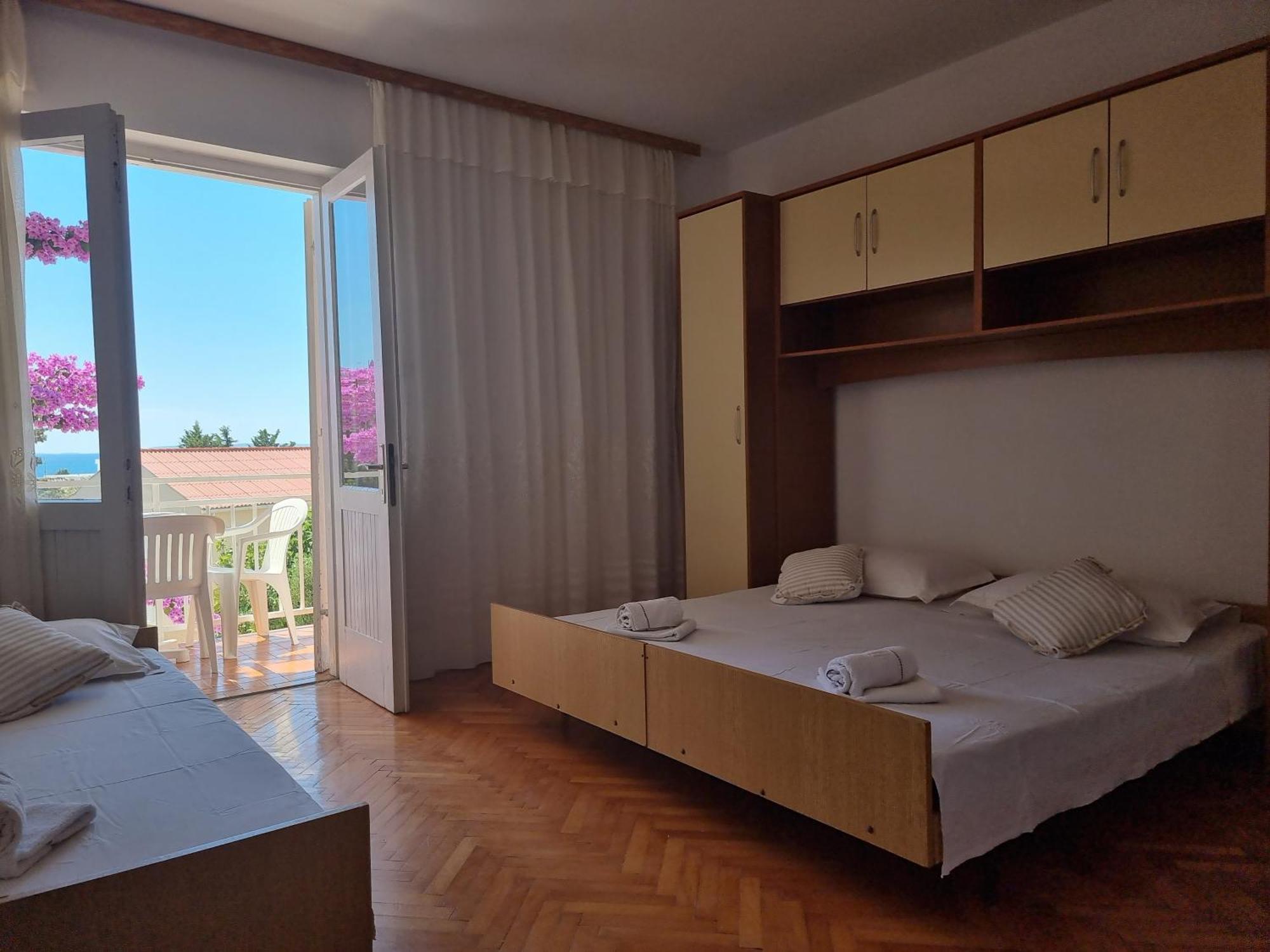 Rooms Gordy In The Center Novalja With Pool Buitenkant foto
