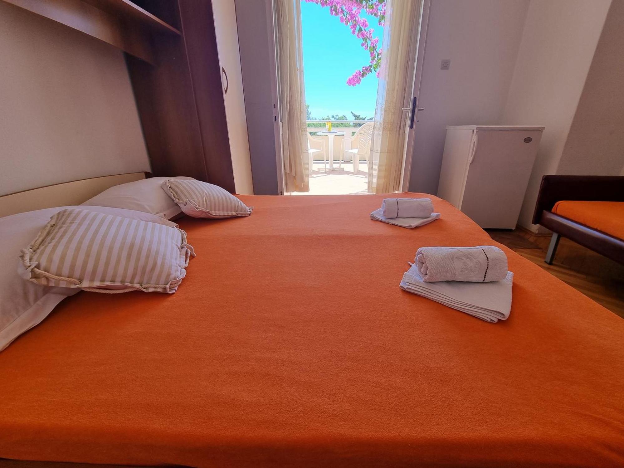 Rooms Gordy In The Center Novalja With Pool Buitenkant foto
