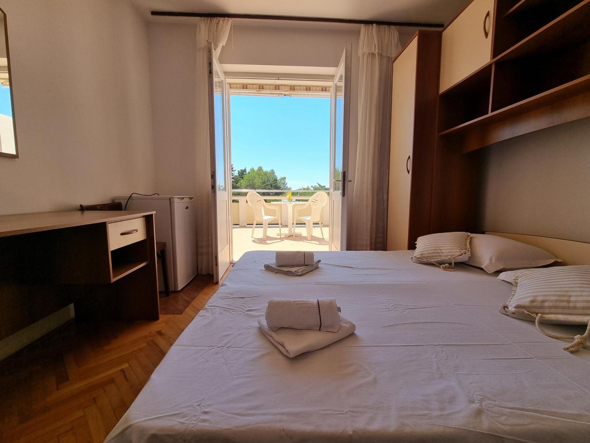 Rooms Gordy In The Center Novalja With Pool Buitenkant foto