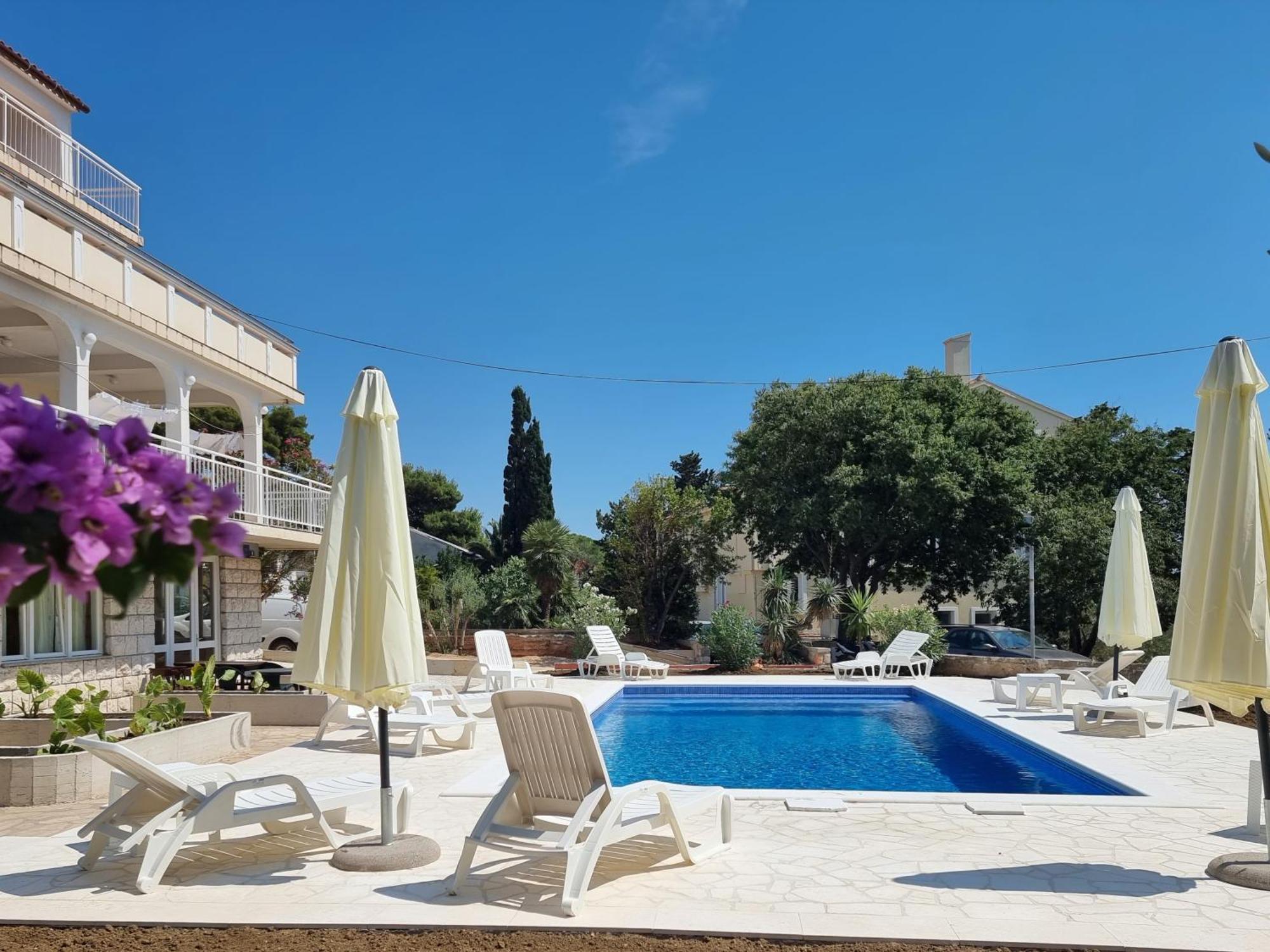Rooms Gordy In The Center Novalja With Pool Buitenkant foto