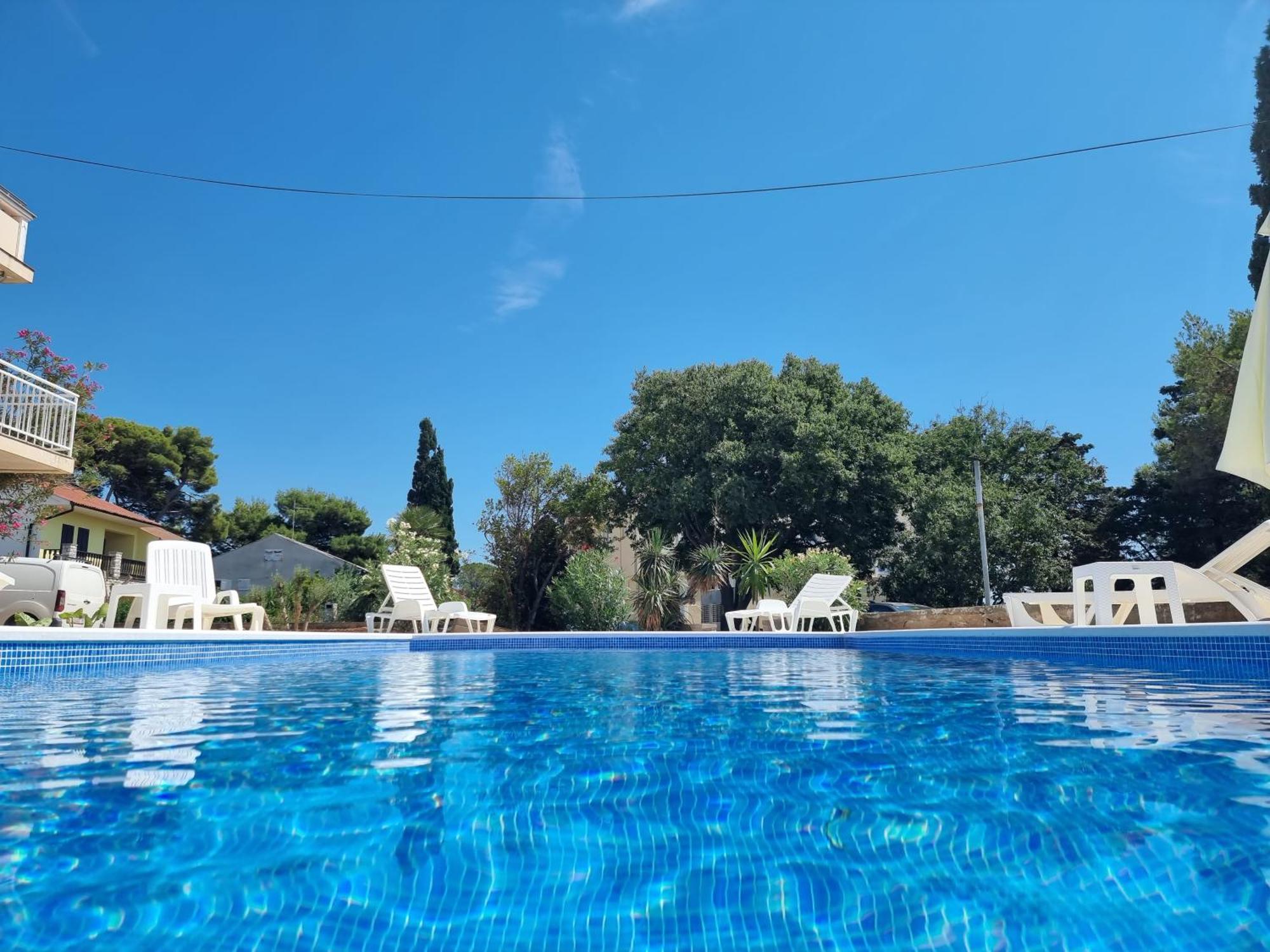 Rooms Gordy In The Center Novalja With Pool Buitenkant foto
