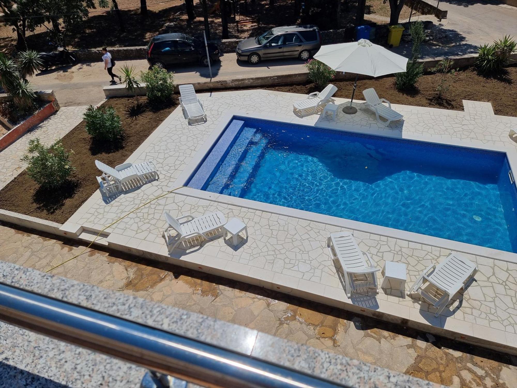 Rooms Gordy In The Center Novalja With Pool Buitenkant foto